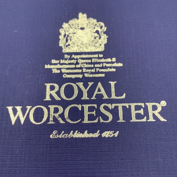 MIB Royal Worcester Millennium dish - Picture 6 of 6